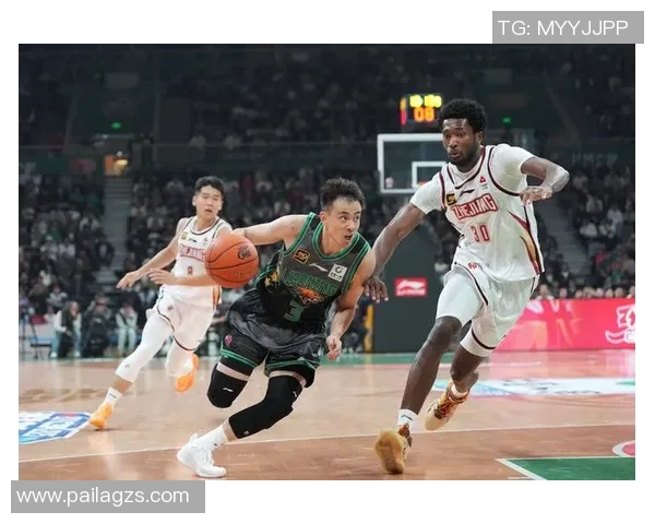 武汉篮球队状态变革引发热议球迷期待新赛季的精彩表现与突破